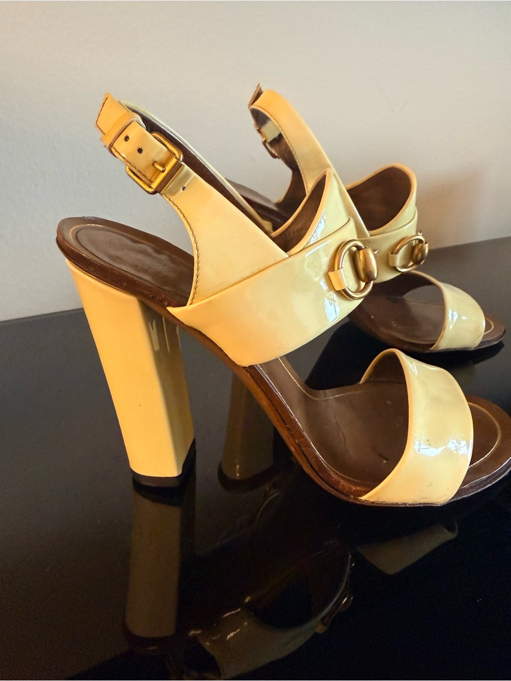 Gucci Yellow Leather Block Heel Slingback Sandals with Gold Horsebit - Picture 4 of 8